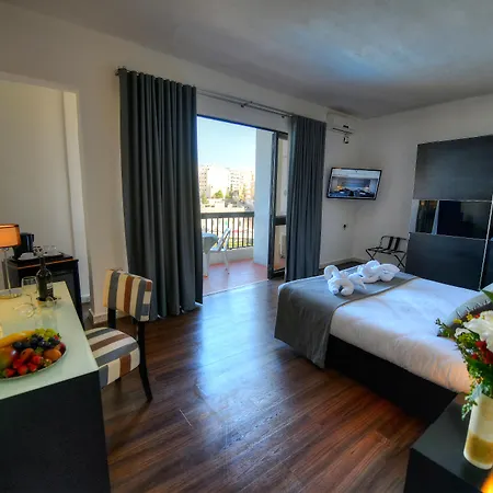 Bay Hotel