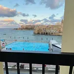 Bay 3* Saint Julian's
