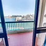 מלון Bay 3*